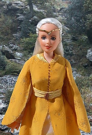 Elf lady in the yellow leaf collar dress from LOTR  - OOAK doll
