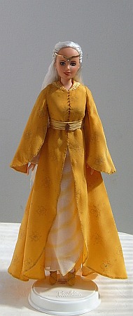 Elf lady in the yellow leaf collar dress from LOTR  - OOAK doll